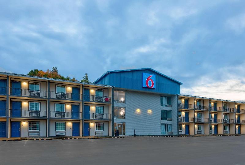 Landmark Inn image