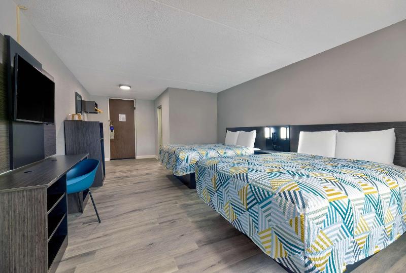 Landmark Inn image