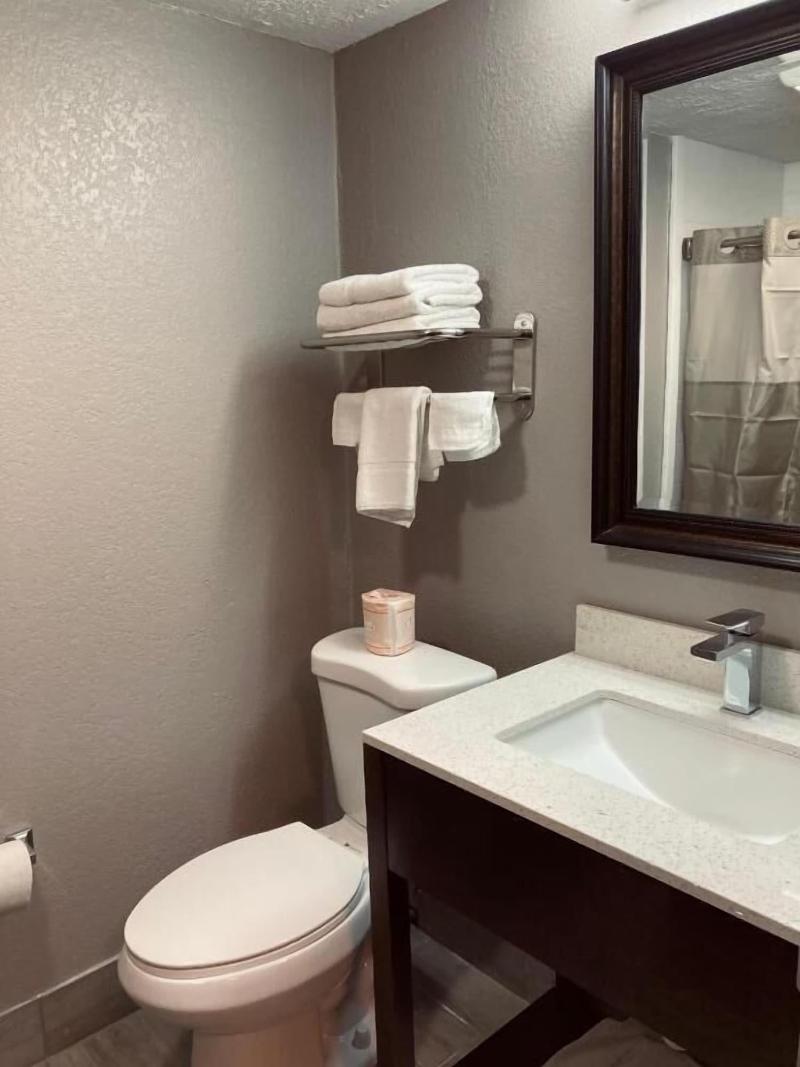 Landmark Inn image