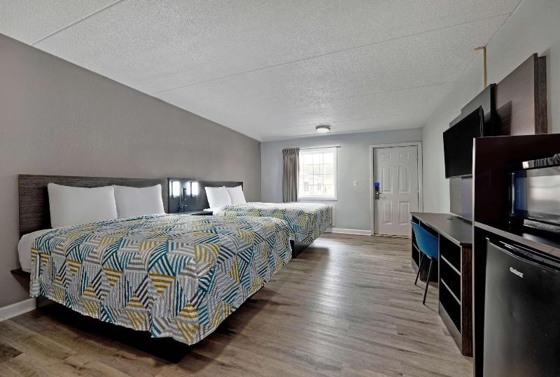 Landmark Inn image