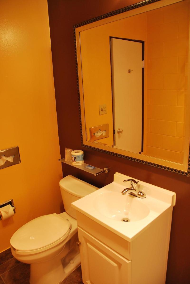 Imperial Motel image