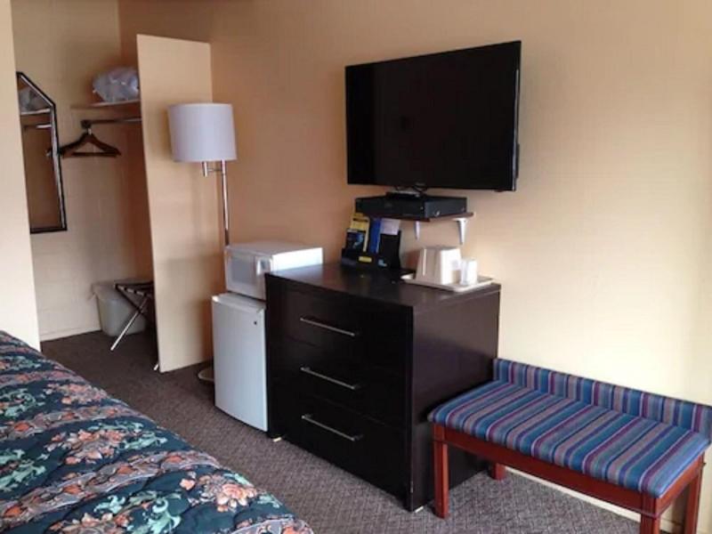 Imperial Motel image