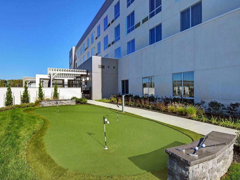 Courtyard By Marriott Hamilton image