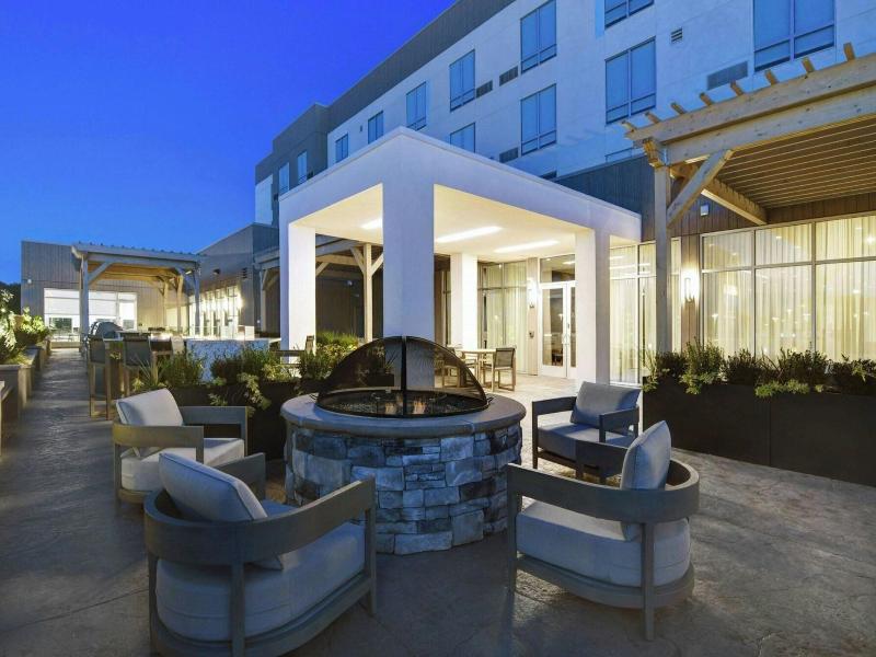 Courtyard By Marriott Hamilton image