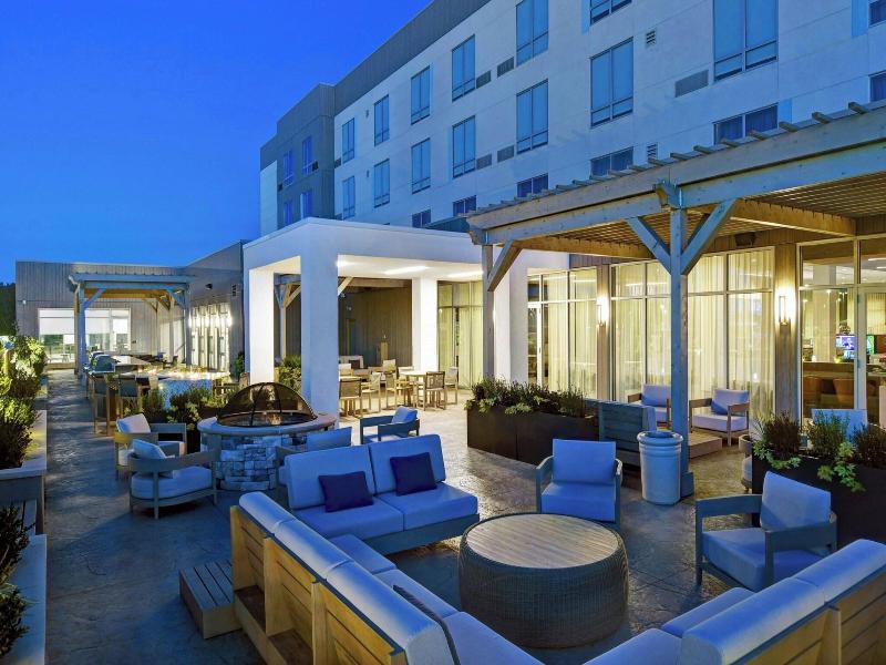Courtyard By Marriott Hamilton image