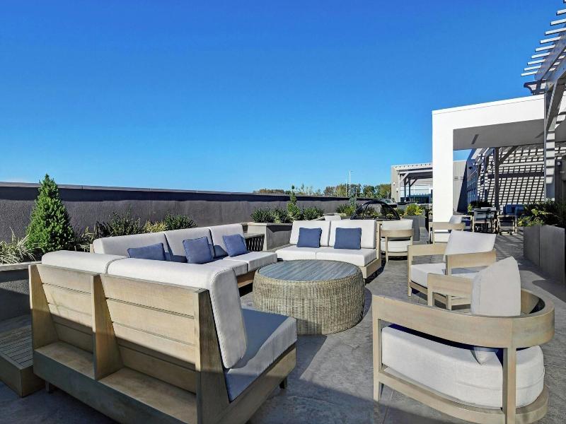 Courtyard By Marriott Hamilton image