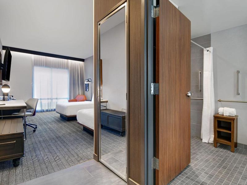 Courtyard By Marriott Hamilton image
