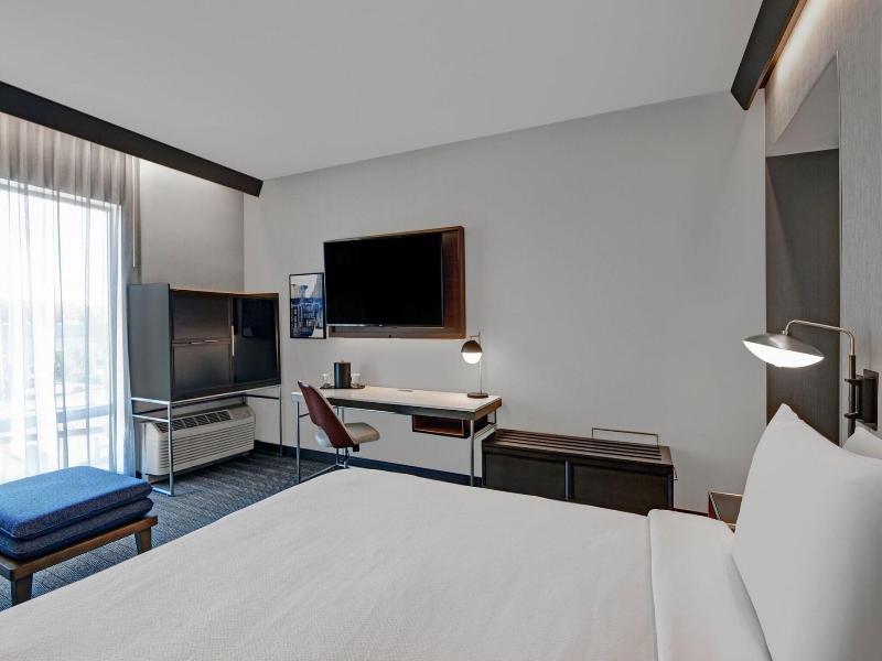 Courtyard By Marriott Hamilton image