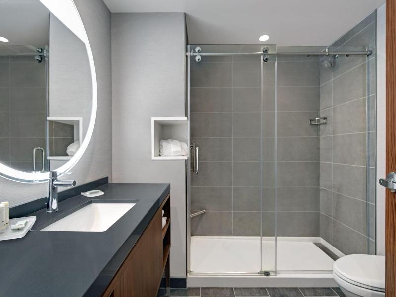 Courtyard By Marriott Hamilton image