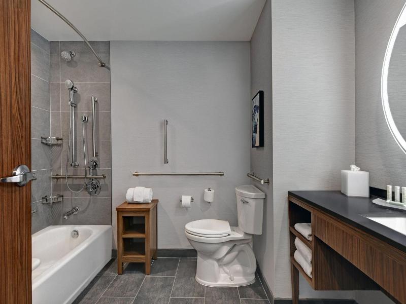 Courtyard By Marriott Hamilton image