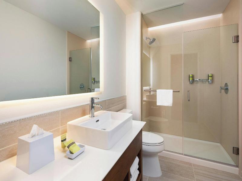 STUDIO KING SIZE BED