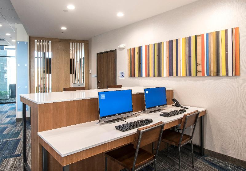 Holiday Inn Express & Sts Phoenix N - Happy Valley image