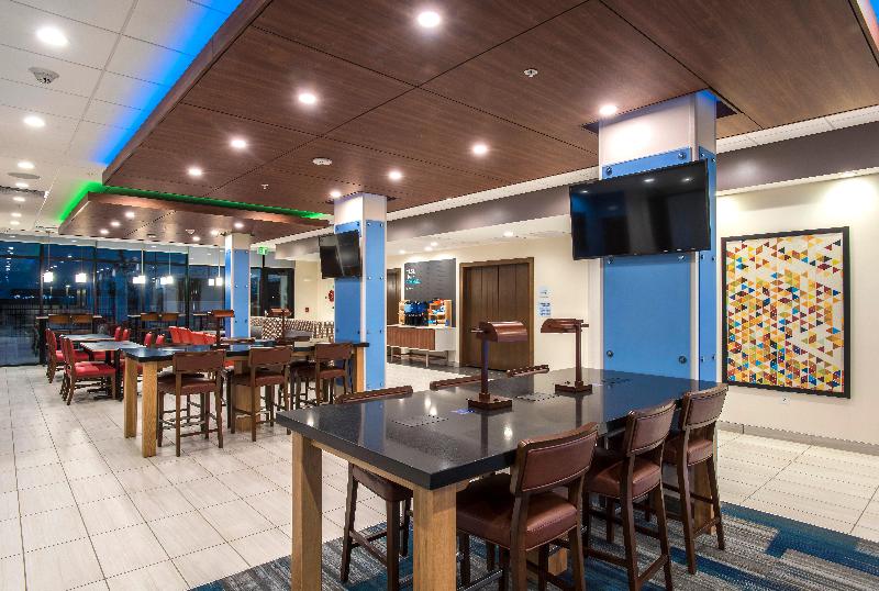 Holiday Inn Express & Sts Phoenix N - Happy Valley image