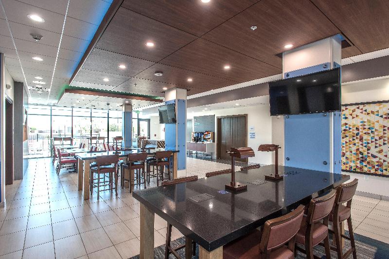 Holiday Inn Express & Sts Phoenix N - Happy Valley image