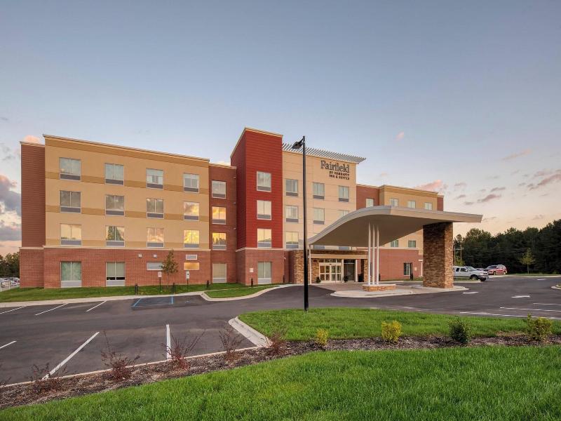 Fairfield Inn & Suites by Marriott Charlotte Belmo image