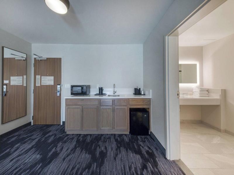 Fairfield Inn & Suites by Marriott Charlotte Belmo image