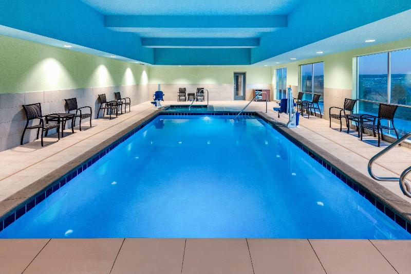 Holiday Inn Express & Suites Colorado Springs I-25 image