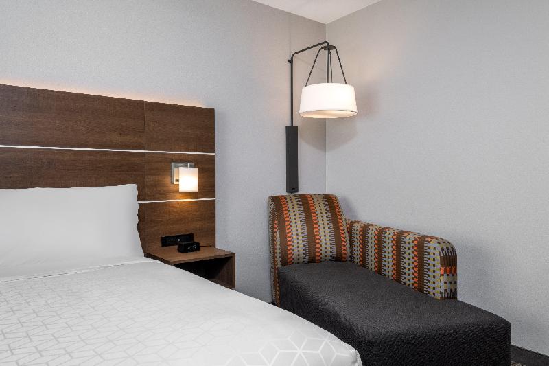 Holiday Inn Express & Suites Colorado Springs I-25 image