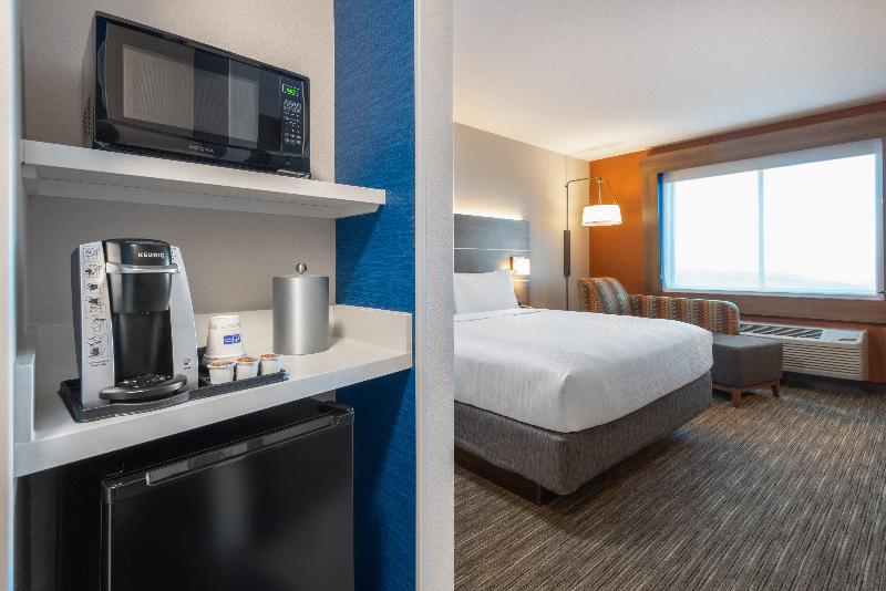Holiday Inn Express & Suites Colorado Springs I-25 image