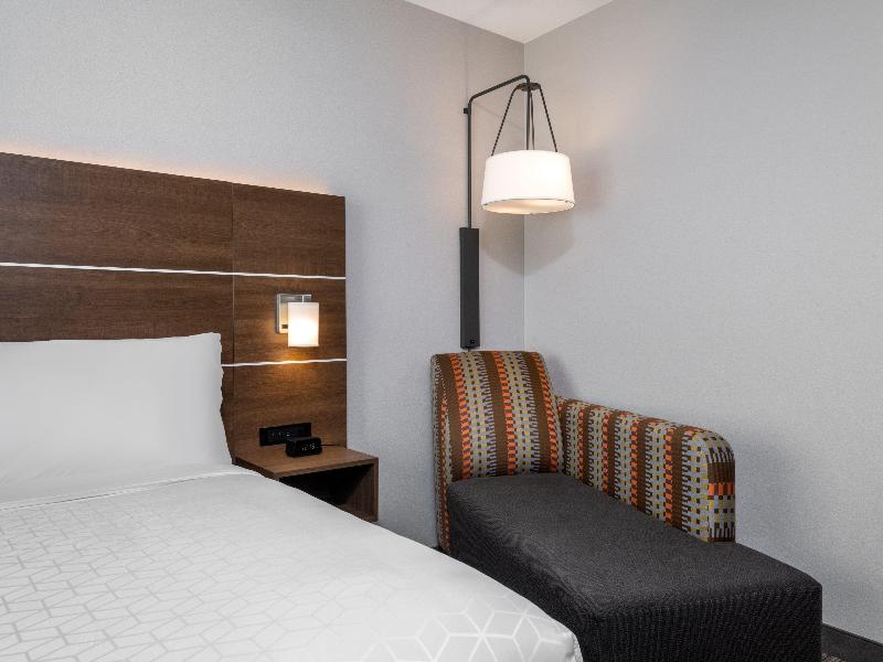 Holiday Inn Express & Suites Colorado Springs I-25 image