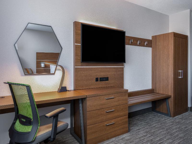 Holiday Inn Express & Suites Colorado Springs I-25 image
