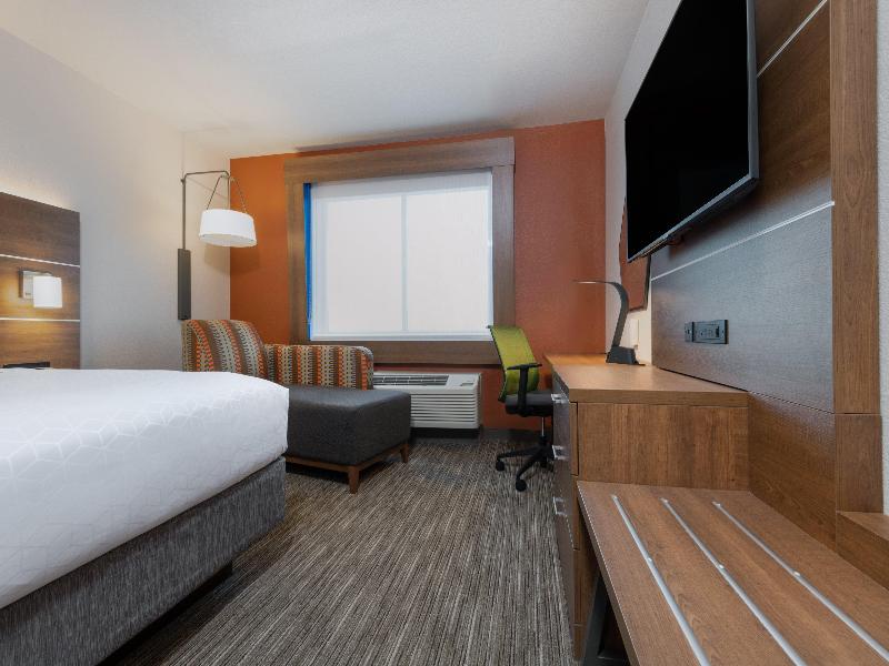 Holiday Inn Express & Suites Colorado Springs I-25 image