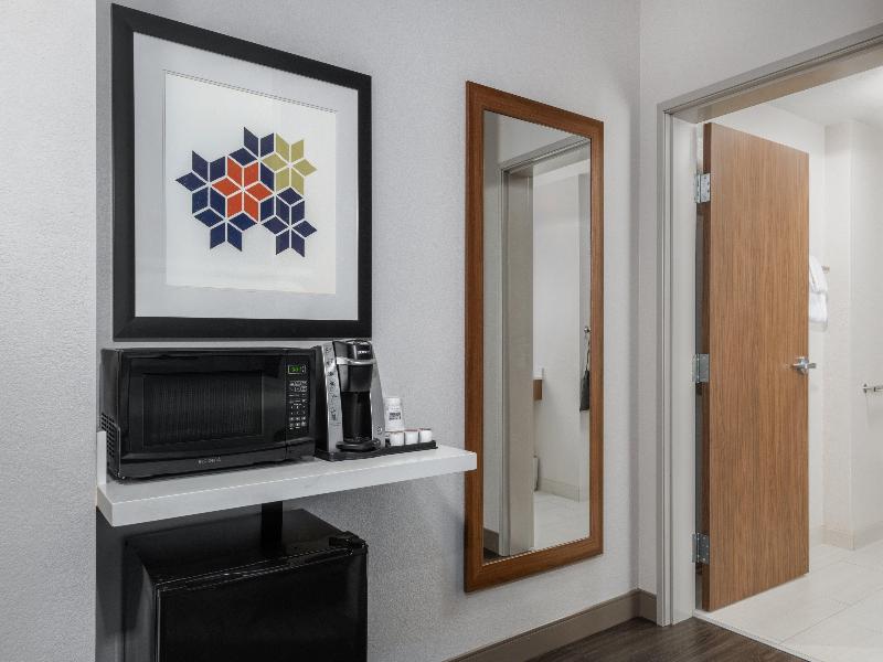 Holiday Inn Express & Suites Colorado Springs I-25 image