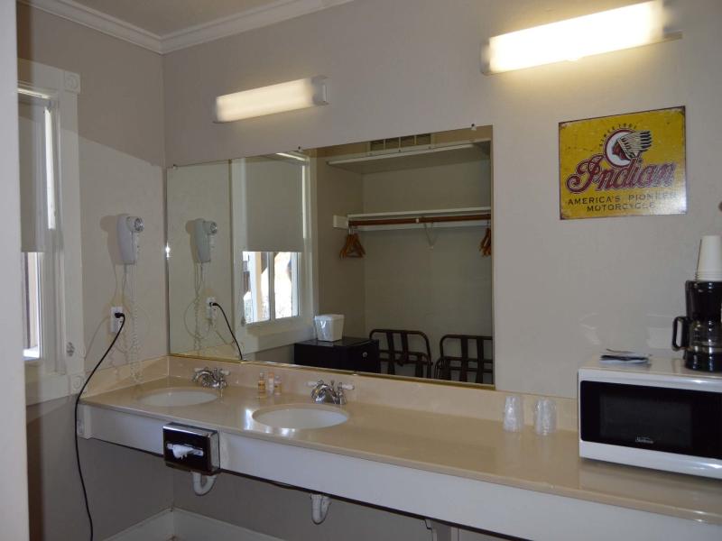 Palm Canyon Hotel & RV Resort image