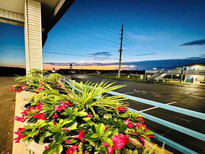 Ozark Inn & Suites