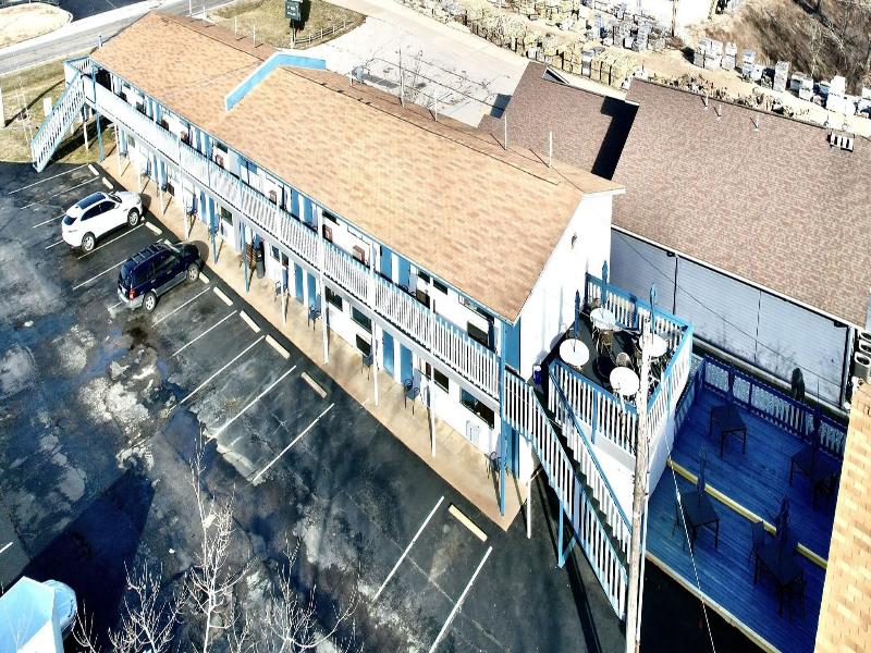 Ozark Inn & Suites
