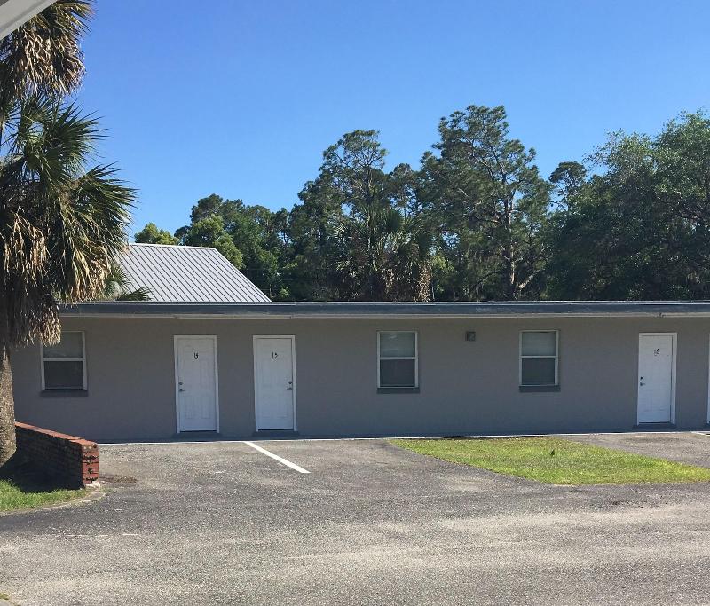 Skylark Motel