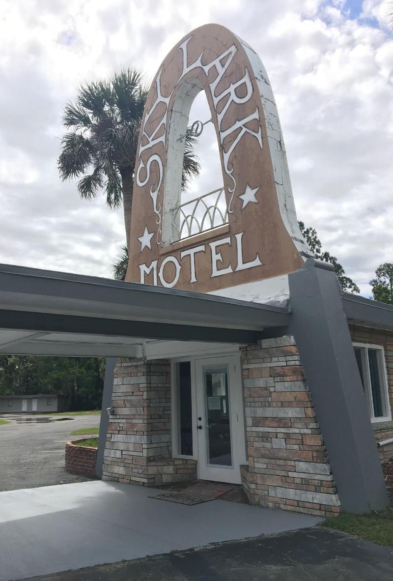 Skylark Motel