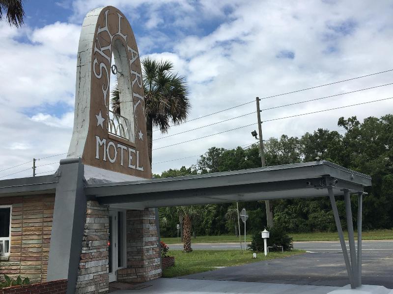 Skylark Motel