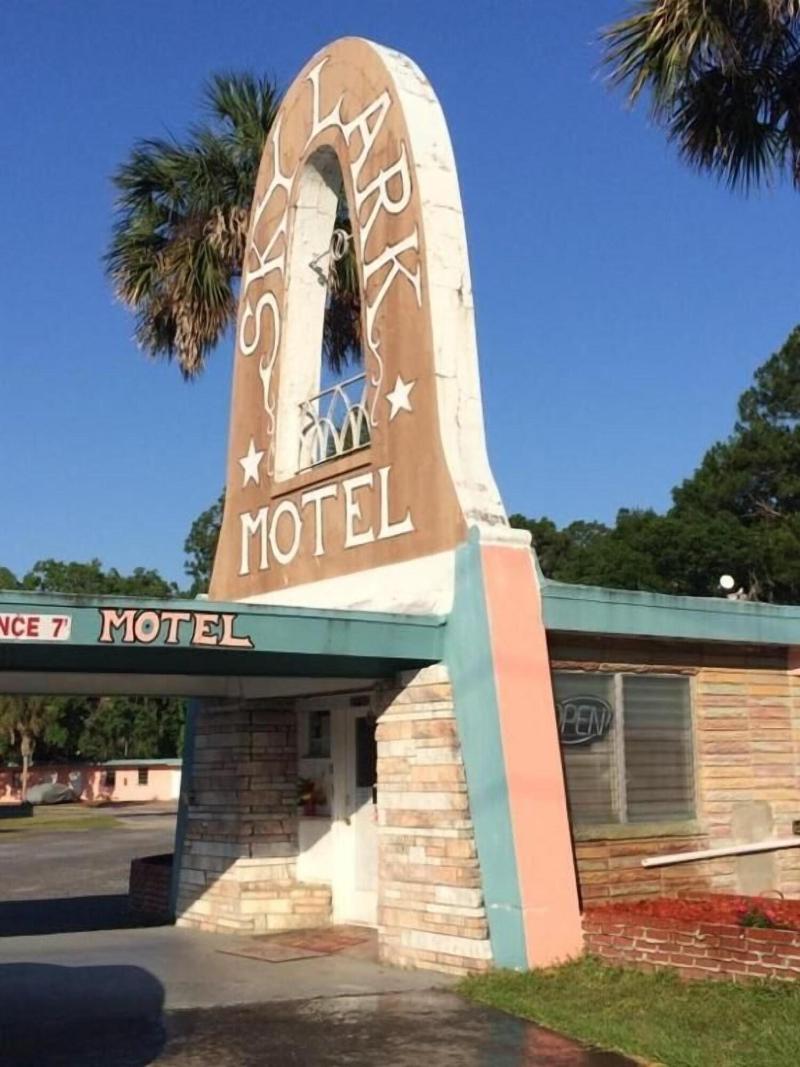 Skylark Motel