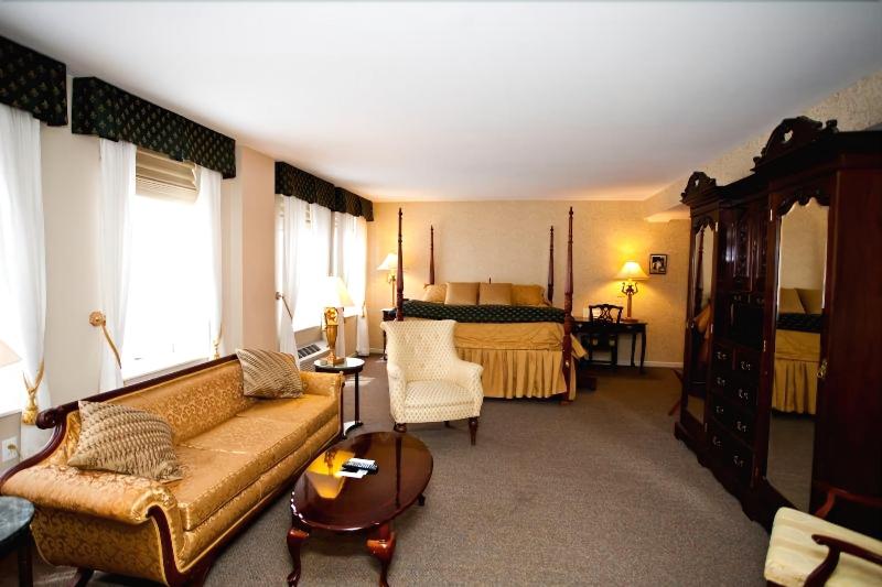 Landmark Inn image