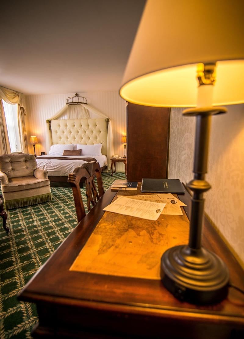 Landmark Inn image