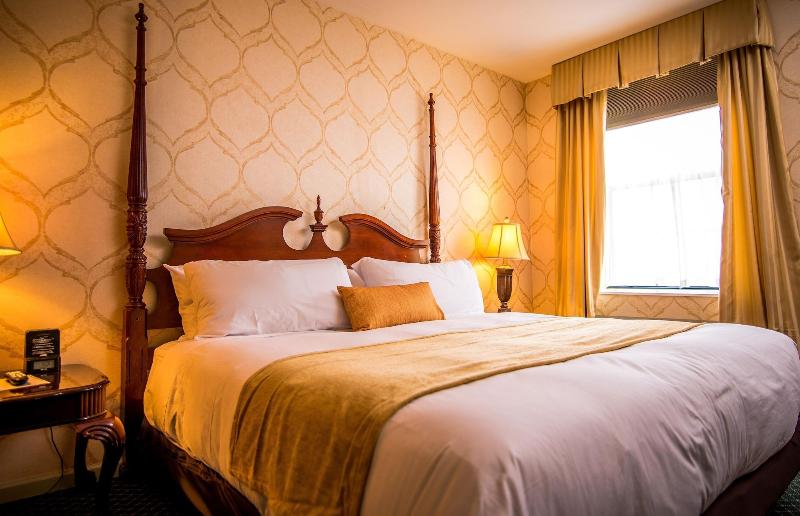 Landmark Inn image