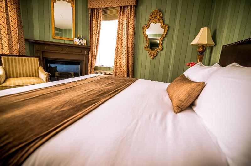 Landmark Inn image