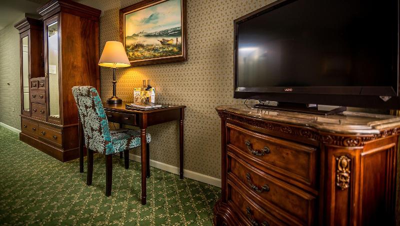 Landmark Inn image