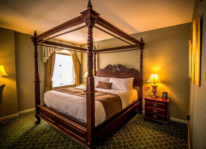 Landmark Inn image