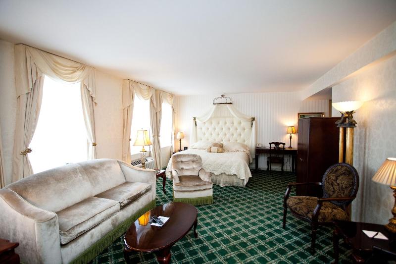 Landmark Inn image
