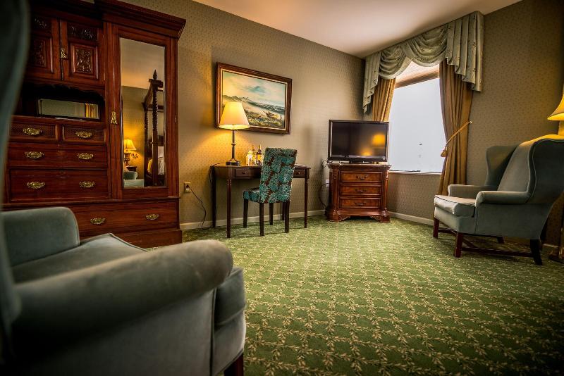 Landmark Inn image