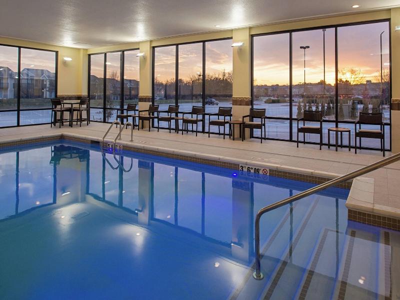 Courtyard By Marriott Kansas City Olathe