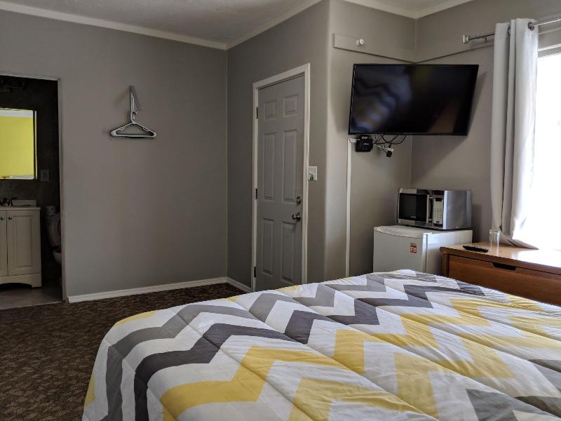 Belle-Aire Motel image