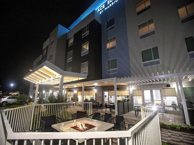 Towneplace Suites By Marriott Houston Conroe image