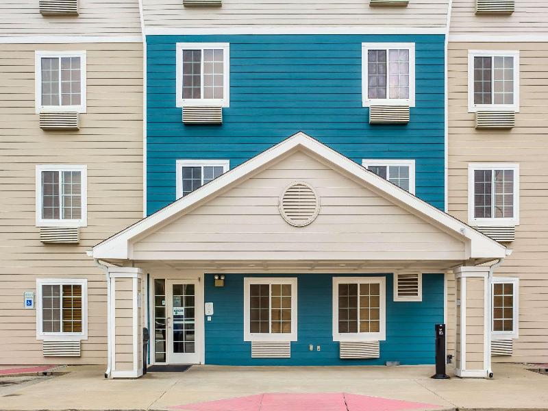 Woodspring Suites Conroe image
