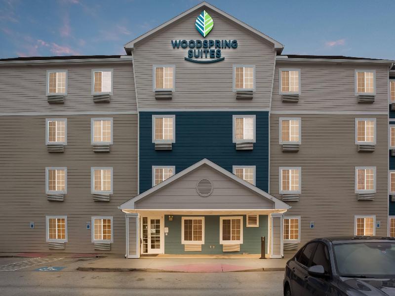 Woodspring Suites Conroe image