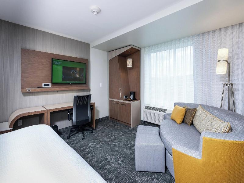 Courtyard By Marriott Boston Littleton image