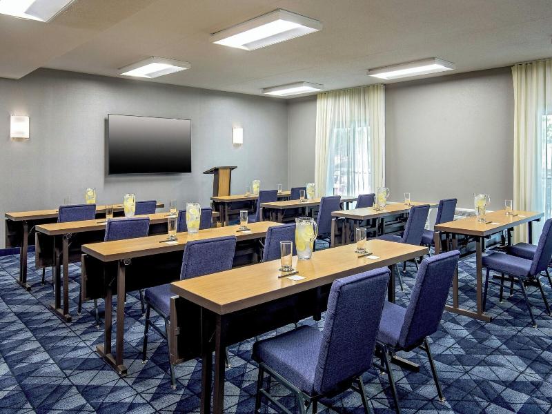 Courtyard By Marriott Boston Andover image