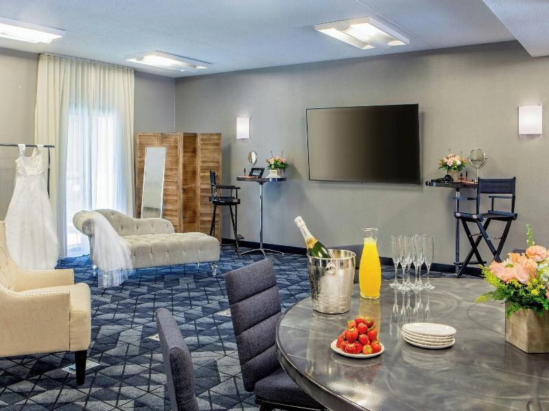 Courtyard By Marriott Boston Andover image